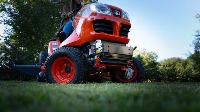 GR2120 Lawn Tractors | Kubota Canada GR2120 Lawn Tractors | Kubota Canada