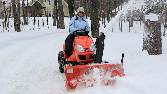 GR2120 Lawn Tractors | Kubota Canada