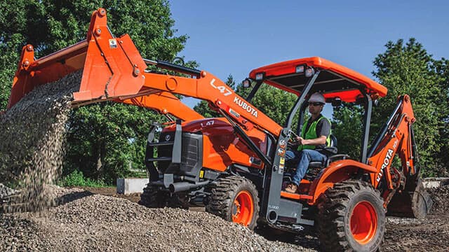 Tracteurs chargeurs-rétrocaveuses
